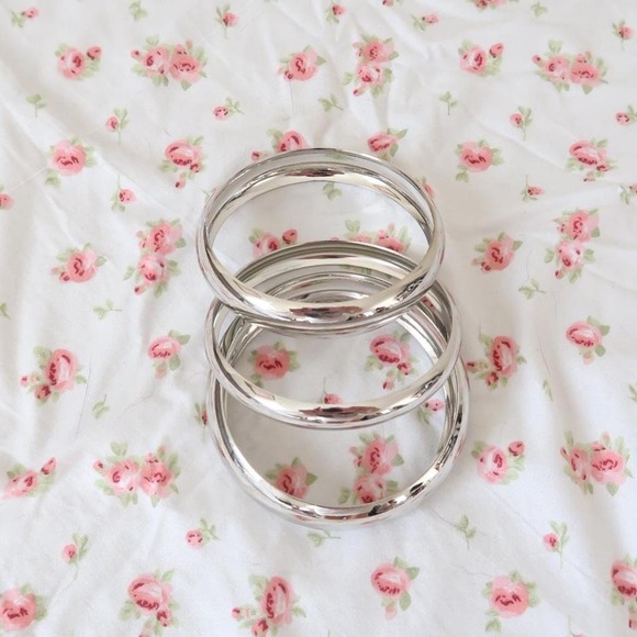 Silver Jeans Co. Low Rise Distressed Bootcut/Flares - Picture 7 of 7